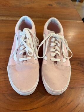 Vans Pink Low-Top Suede & Canvas Sneakers. Kids size 6/women’s size 7.5/8